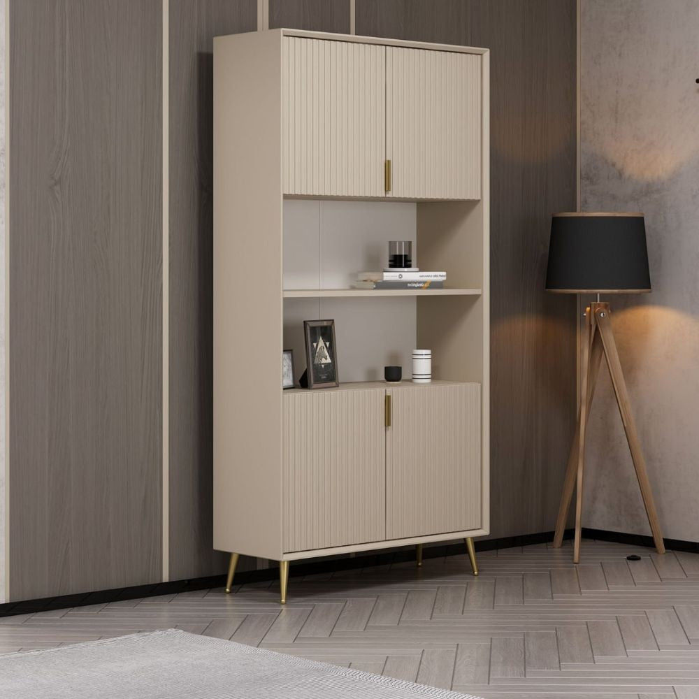Credenza alta Kale con 4 ante effetto cannettato e 2 nicchie a giorno colore cashmere