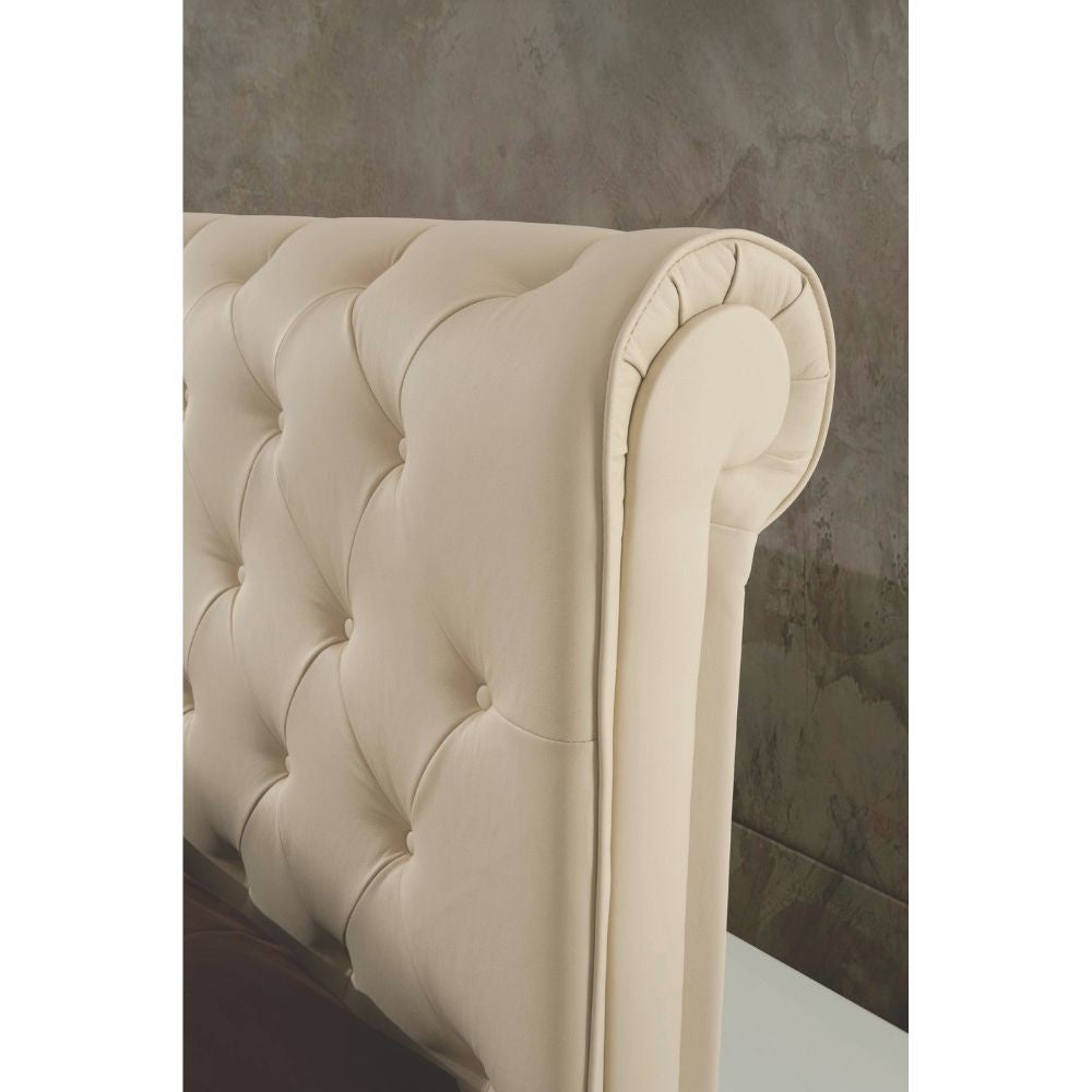 Letto matrimoniale imbottito Peninsula con contenitore in ecopelle crema