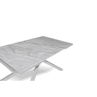 Tavolo allungabile Nefti con top in ceramica colore grigio chiaro italiano lucido con gambe argento