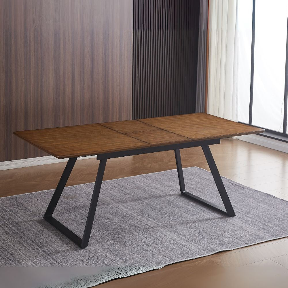 Tavolo allungabile Shelton con piano impiallacciato legno massiccio tinto rovere scuro e gambe in metallo nero