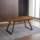 Tavolo allungabile Shelton con piano impiallacciato legno massiccio tinto rovere scuro e gambe in metallo nero
