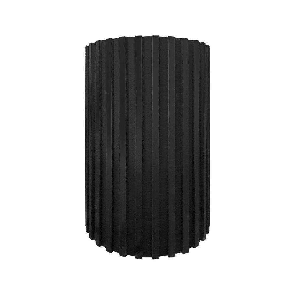 Tavolo Olympus con piano effetto marmo travertino e struttura in legno nero